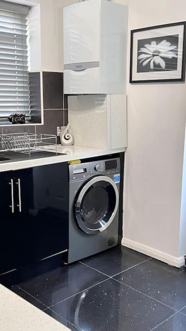 Cheerful 3 Bedroom Townhouse With Free Parking. Billericay Luaran gambar