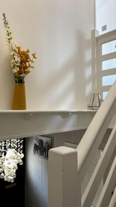 Cheerful 3 Bedroom Townhouse With Free Parking. Billericay Luaran gambar