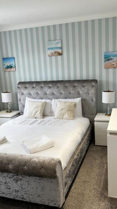 Cheerful 3 Bedroom Townhouse With Free Parking. Billericay Luaran gambar