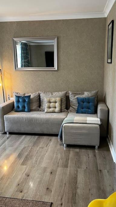 Cheerful 3 Bedroom Townhouse With Free Parking. Billericay Luaran gambar