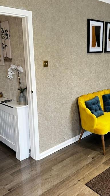 Cheerful 3 Bedroom Townhouse With Free Parking. Billericay Luaran gambar