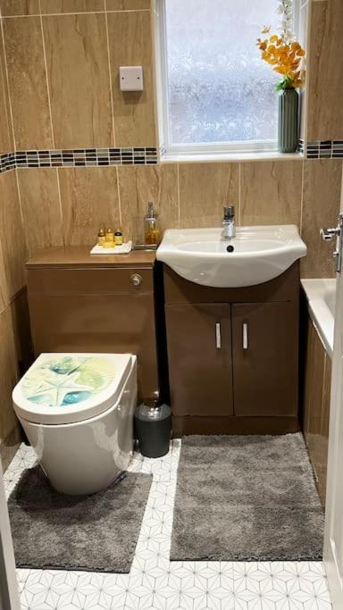 Cheerful 3 Bedroom Townhouse With Free Parking. Billericay Luaran gambar