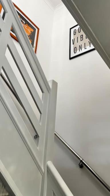 Cheerful 3 Bedroom Townhouse With Free Parking. Billericay Luaran gambar