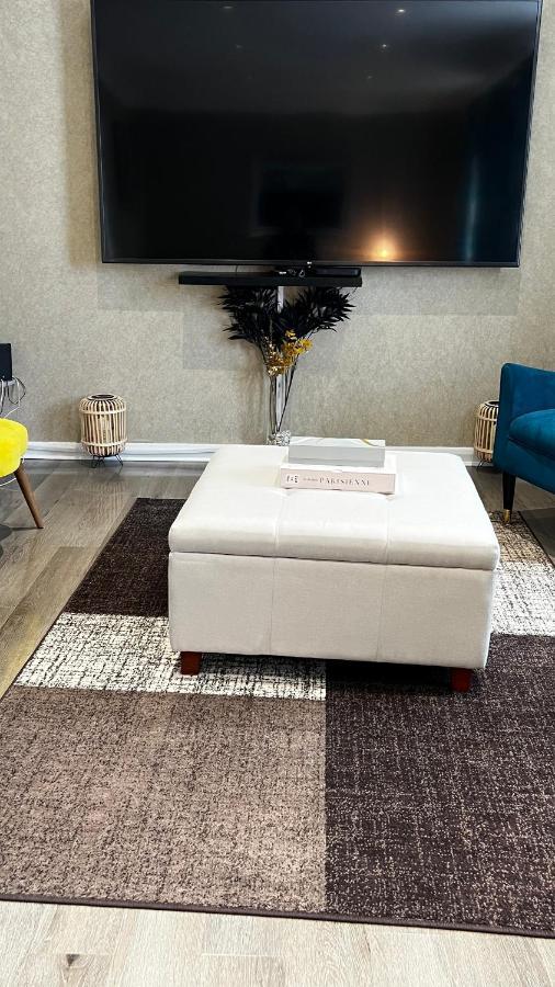 Cheerful 3 Bedroom Townhouse With Free Parking. Billericay Luaran gambar